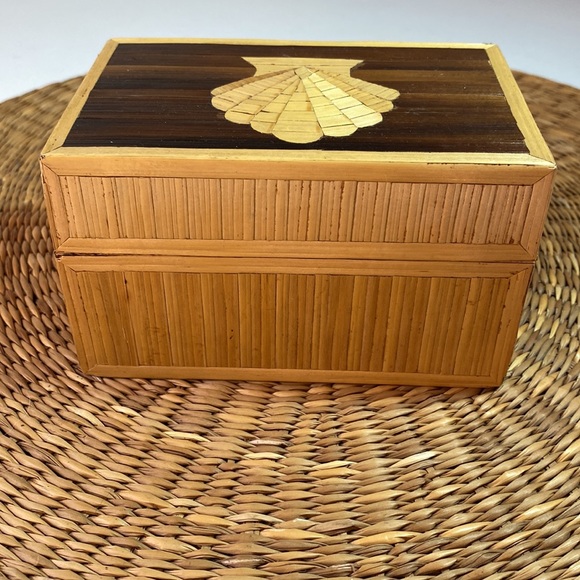 Vintage Mid Century Modern Sea Sea Shell Inlayed Jewelry Trinket Box - Picture 4 of 10